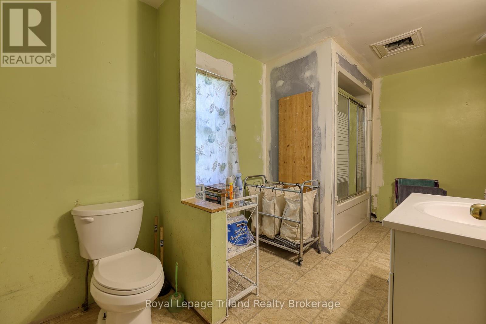 32 Baird Street N, Blandford-Blenheim, Ontario  N0J 1B0 - Photo 18 - X12398409