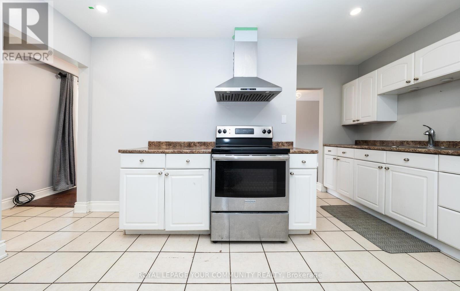 53 Newbury Drive, Newmarket (Bristol-London), Ontario  L3Y 4P9 - Photo 13 - N12399939