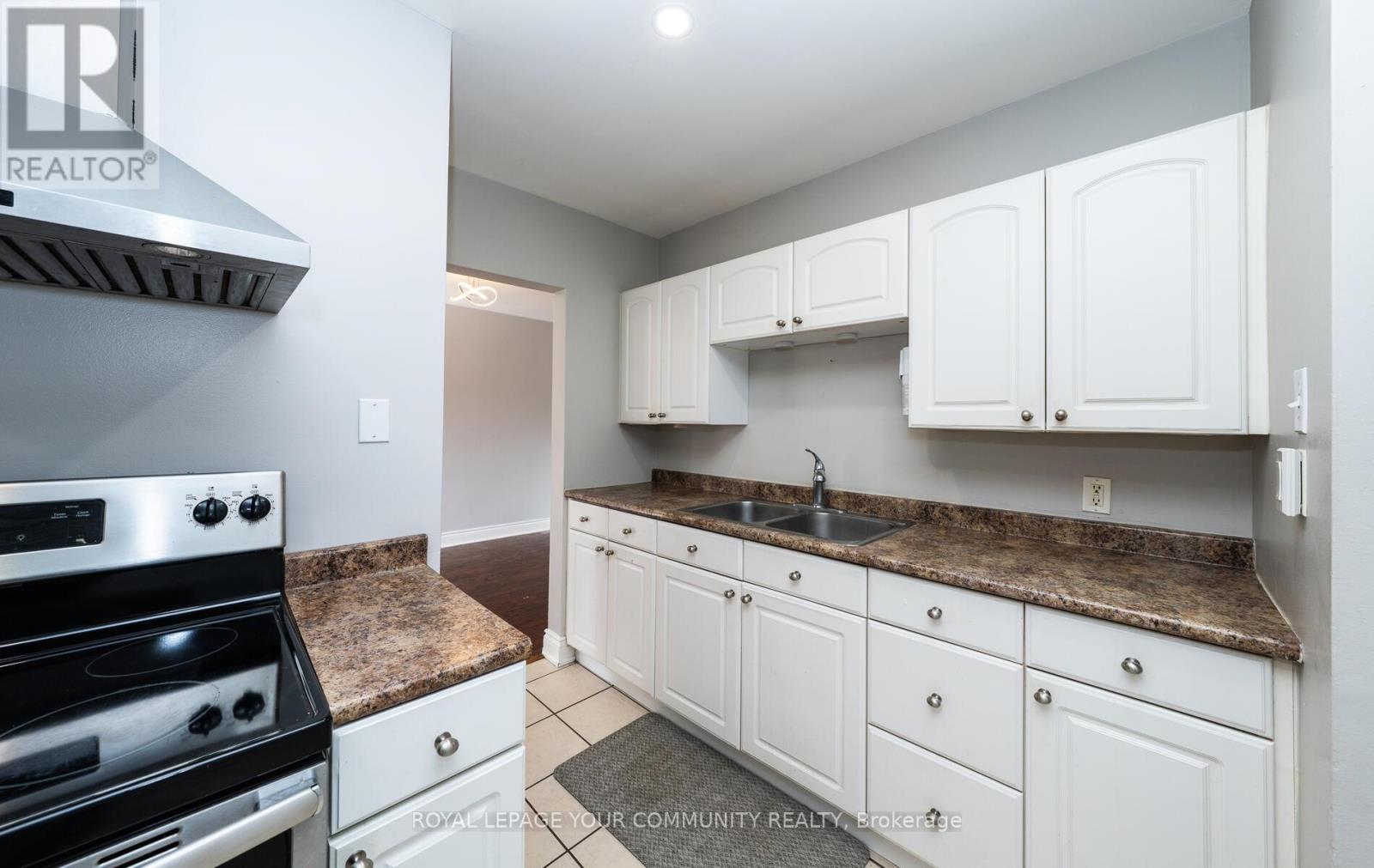 53 Newbury Drive, Newmarket (Bristol-London), Ontario  L3Y 4P9 - Photo 14 - N12399939