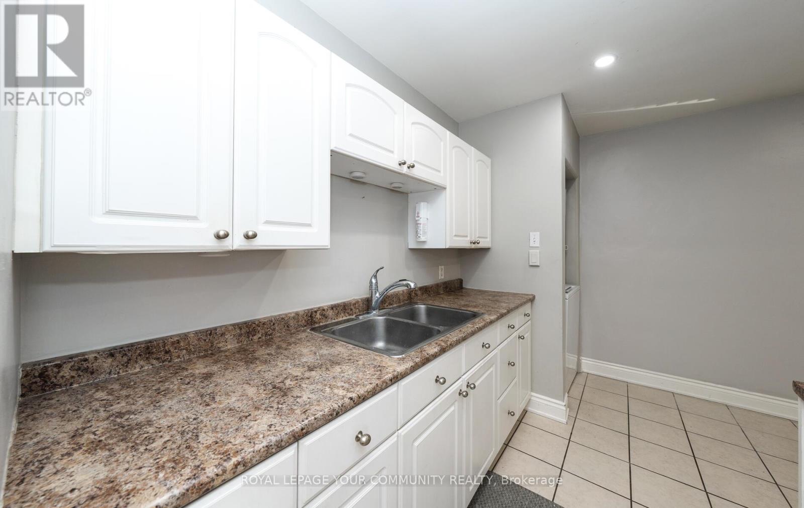 53 Newbury Drive, Newmarket (Bristol-London), Ontario  L3Y 4P9 - Photo 15 - N12399939