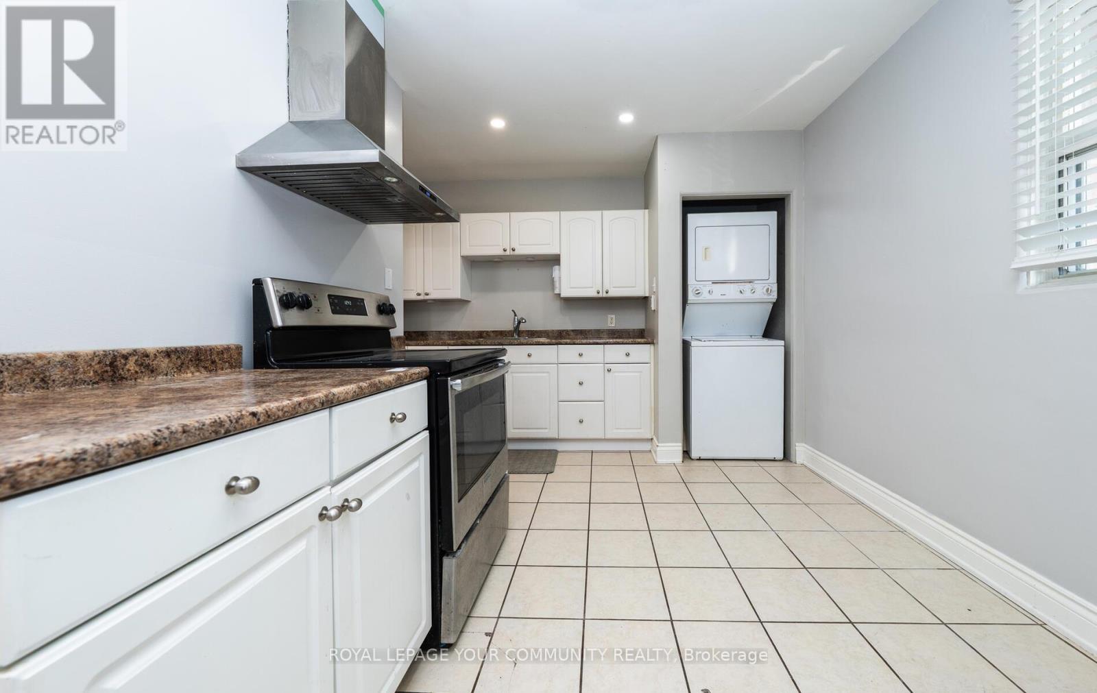53 Newbury Drive, Newmarket (Bristol-London), Ontario  L3Y 4P9 - Photo 12 - N12399939