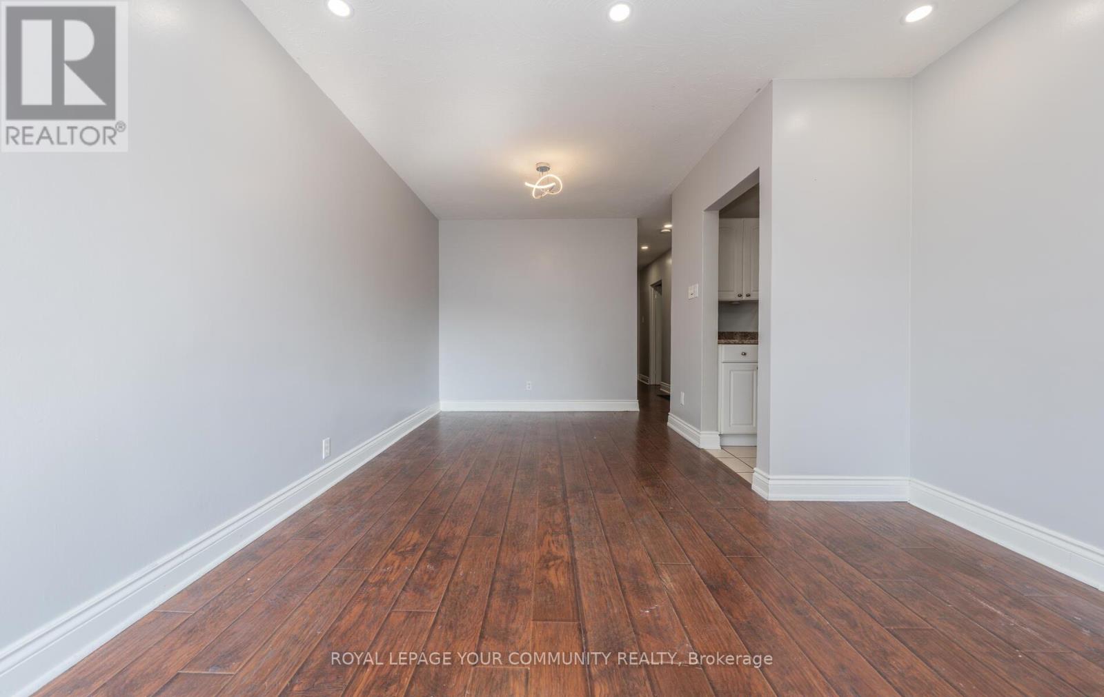 53 Newbury Drive, Newmarket (Bristol-London), Ontario  L3Y 4P9 - Photo 9 - N12399939