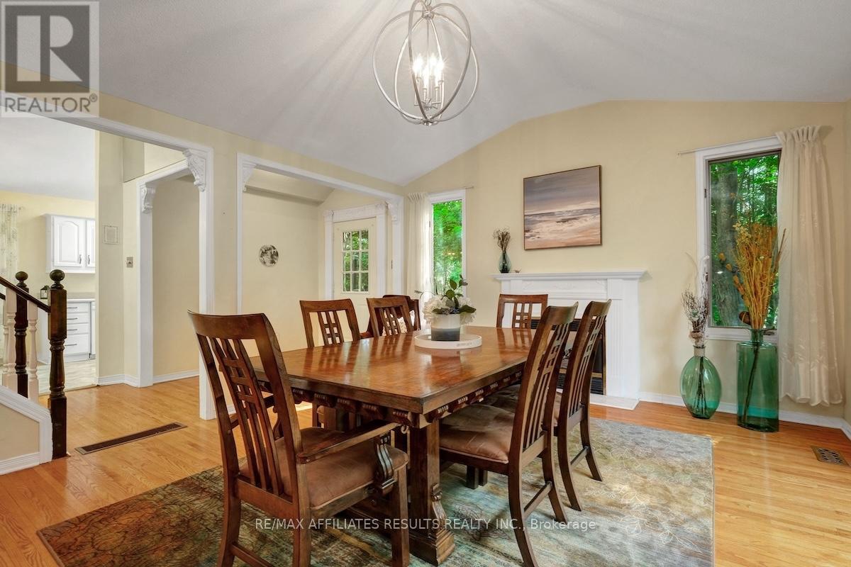2 Wedgewood Crescent, Ottawa, Ontario  K1B 4B4 - Photo 13 - X12400275