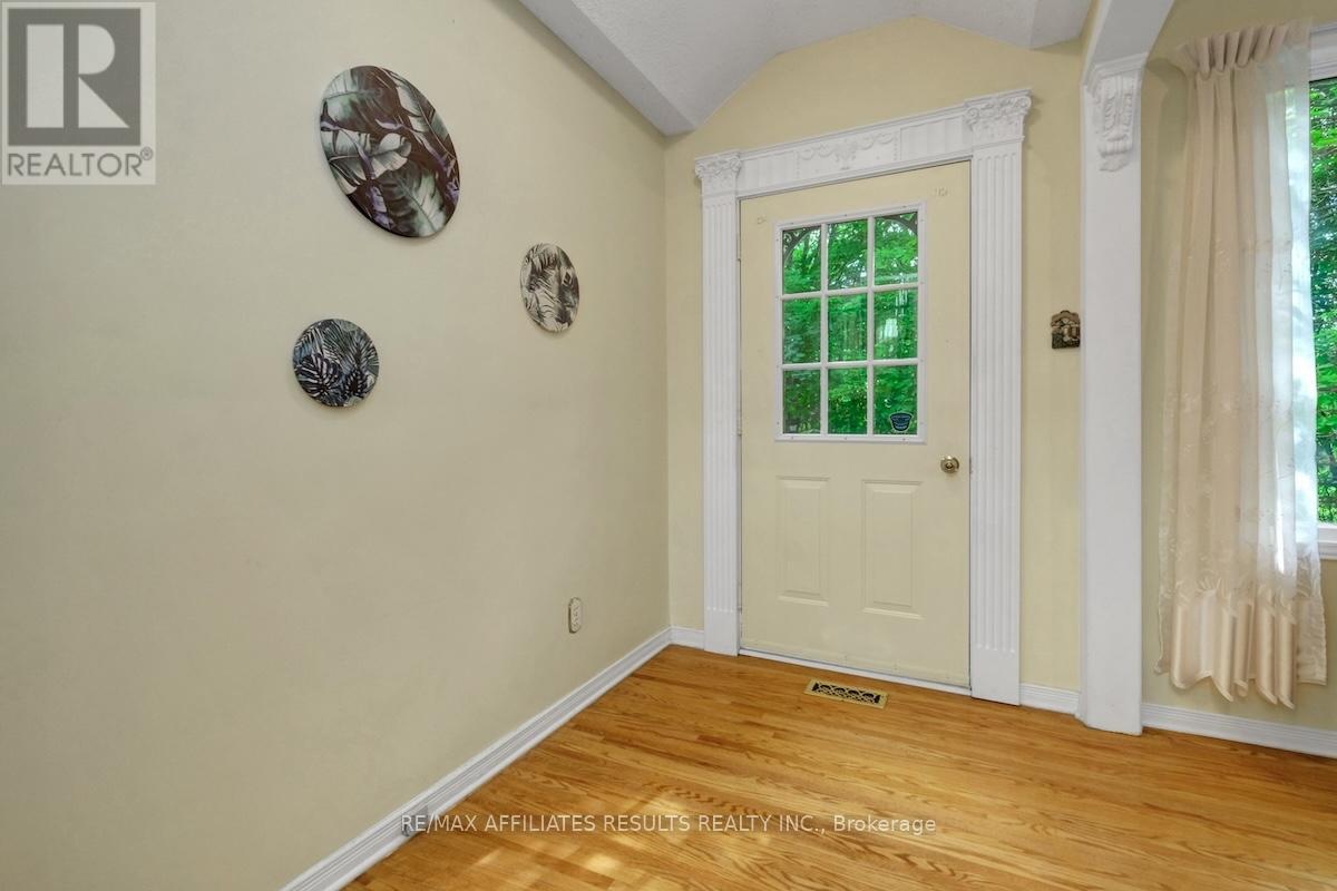 2 Wedgewood Crescent, Ottawa, Ontario  K1B 4B4 - Photo 16 - X12400275