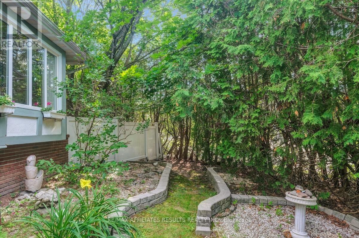 2 Wedgewood Crescent, Ottawa, Ontario  K1B 4B4 - Photo 50 - X12400275