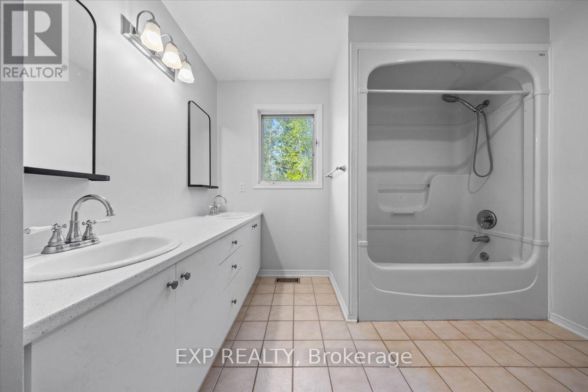 129 Lady Slipper Way, Ottawa, Ontario  K0A 1L0 - Photo 28 - X12400294