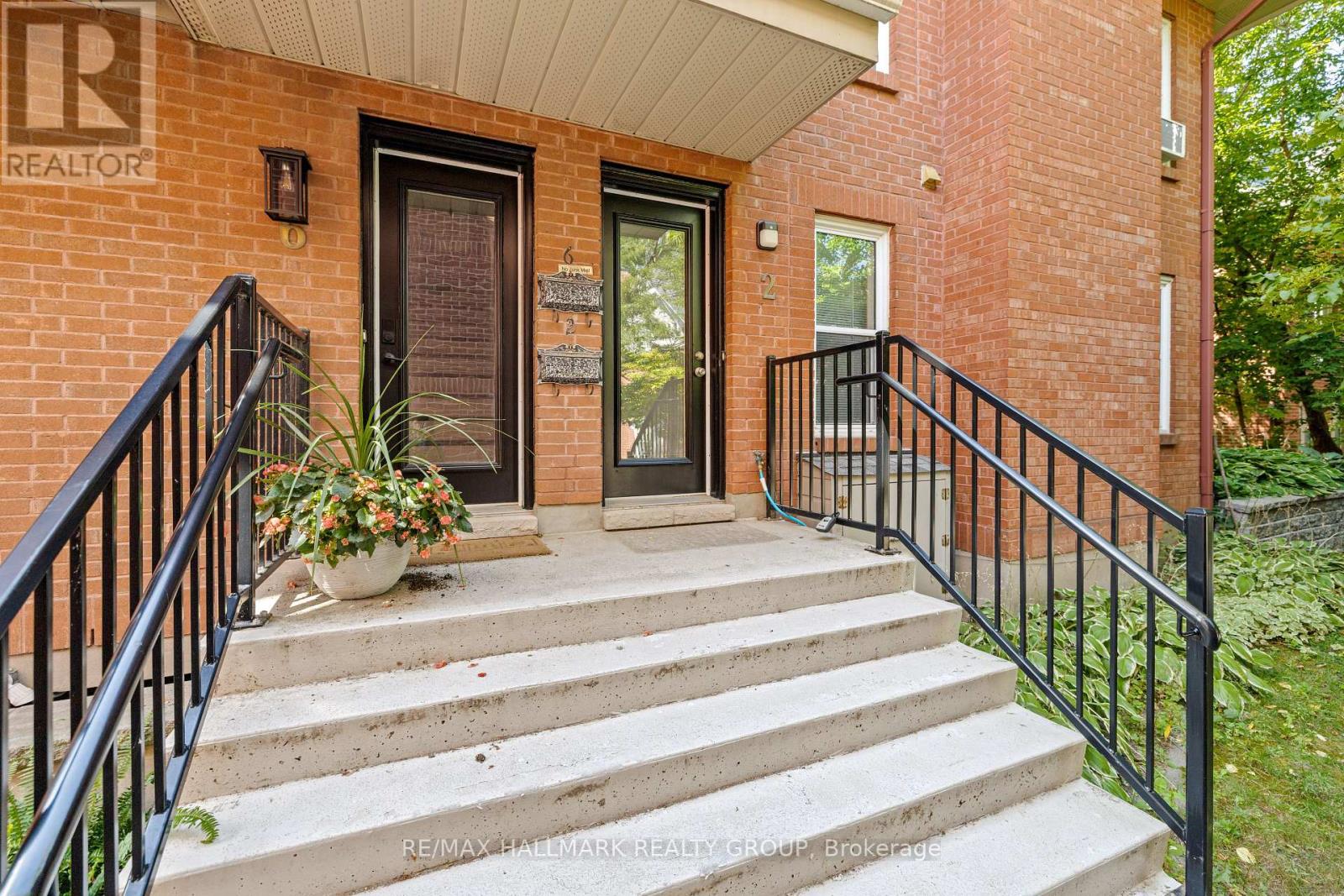 2 - 19 Montcalm Street, Ottawa, Ontario  K1S 0A2 - Photo 2 - X12400307