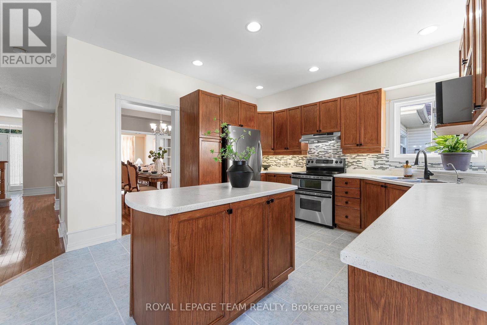 19 Black Tern Crescent, Ottawa, Ontario  K2M 2Z4 - Photo 13 - X12400374