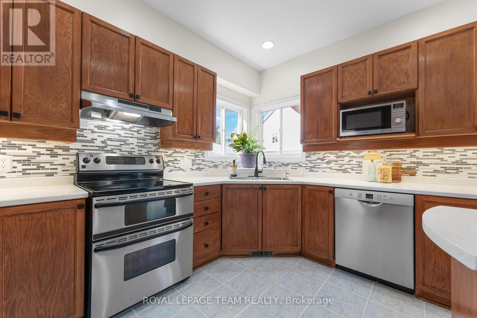 19 Black Tern Crescent, Ottawa, Ontario  K2M 2Z4 - Photo 16 - X12400374