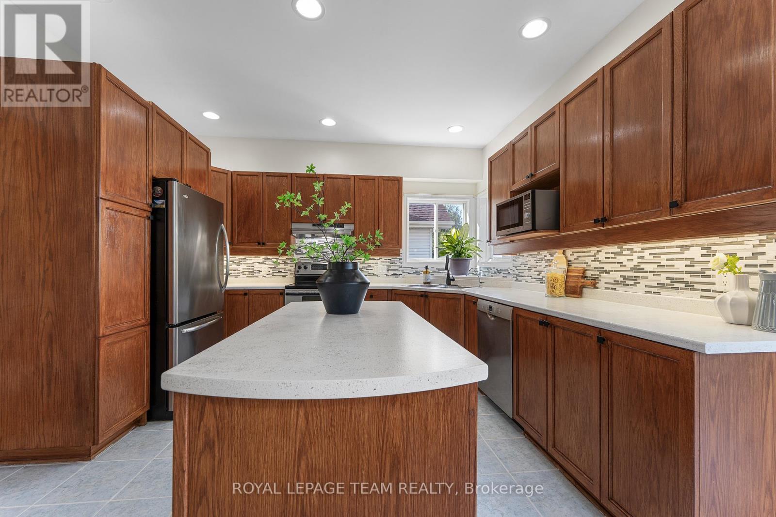 19 Black Tern Crescent, Ottawa, Ontario  K2M 2Z4 - Photo 17 - X12400374