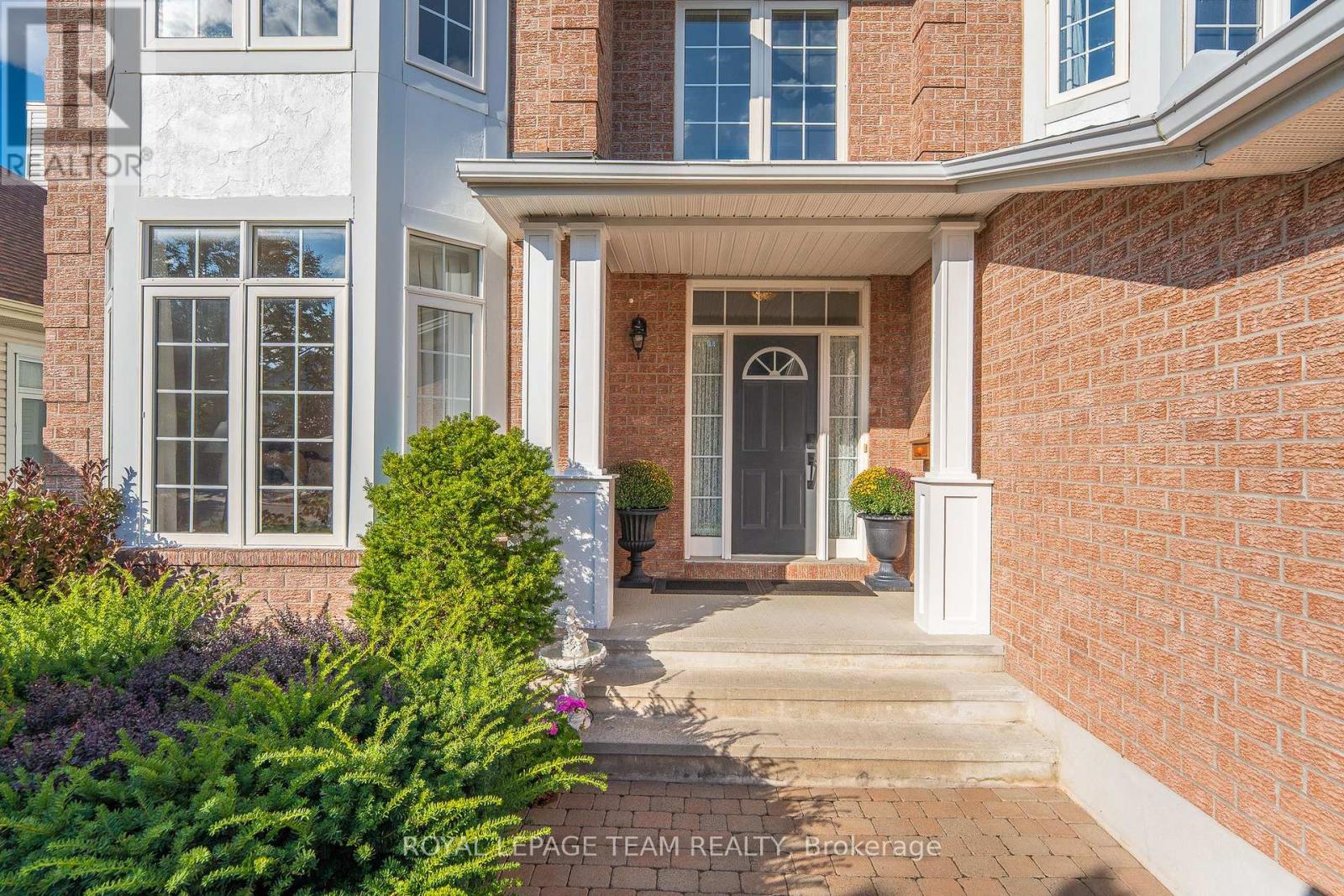 19 Black Tern Crescent, Ottawa, Ontario  K2M 2Z4 - Photo 3 - X12400374