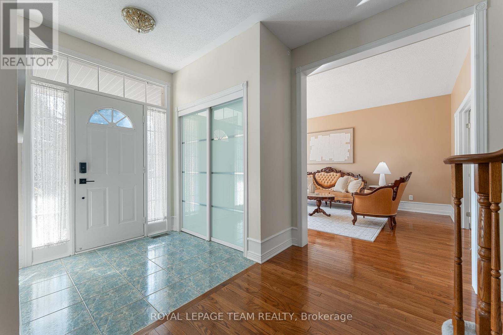 19 Black Tern Crescent, Ottawa, Ontario  K2M 2Z4 - Photo 5 - X12400374