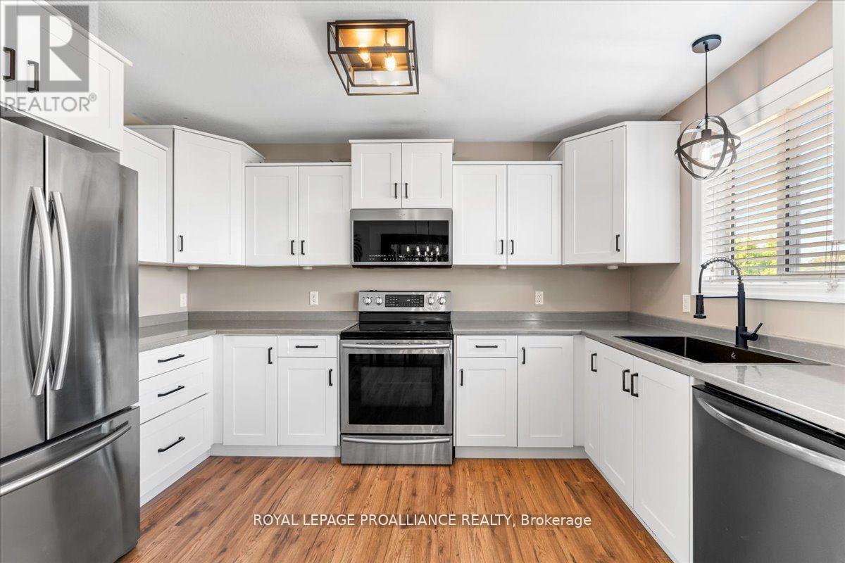 20846 Loyalist Parkway, Prince Edward County, Ontario  K0K 1T0 - Photo 13 - X12400343