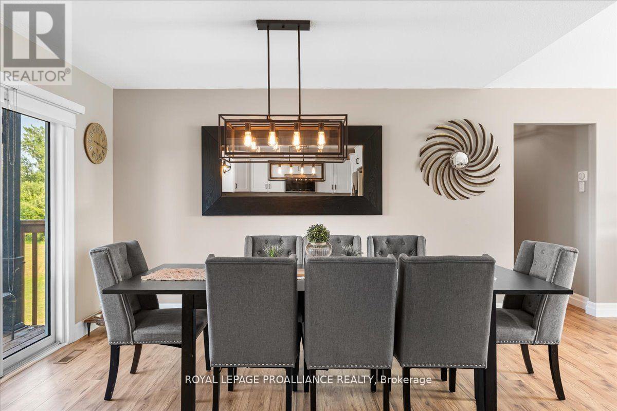 20846 Loyalist Parkway, Prince Edward County, Ontario  K0K 1T0 - Photo 15 - X12400343