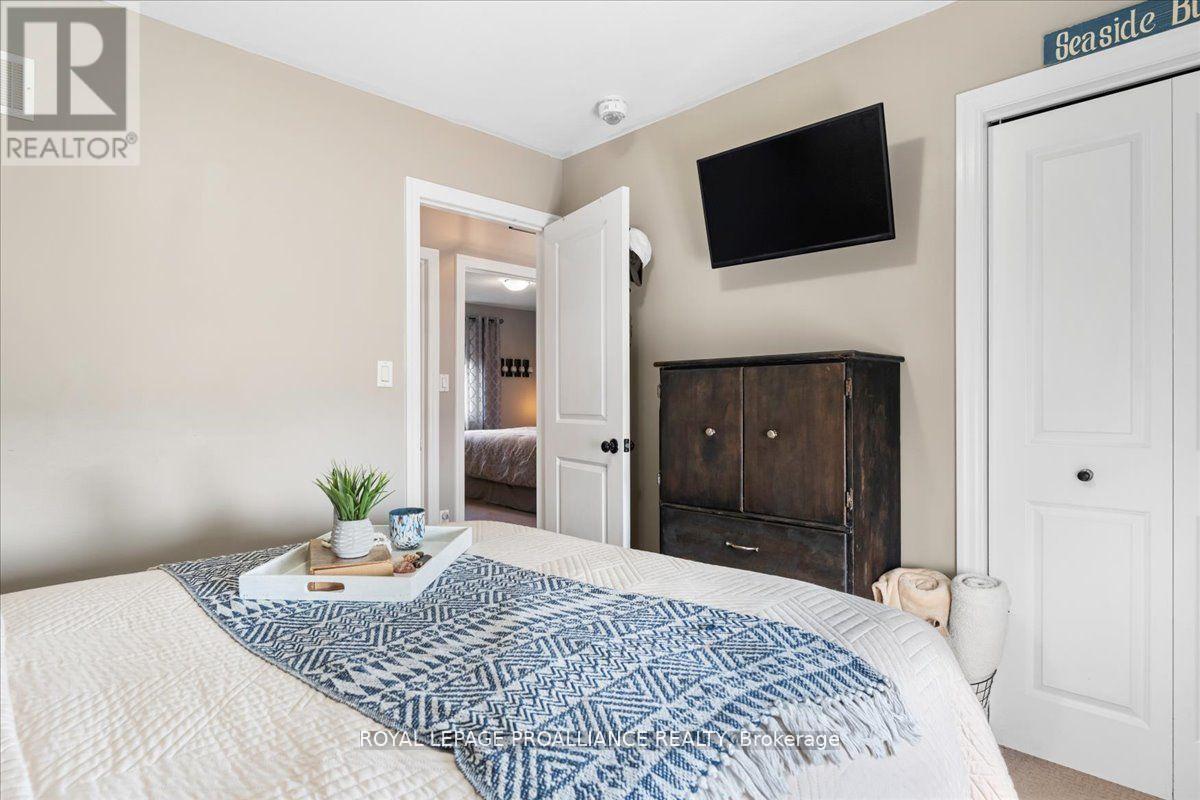 20846 Loyalist Parkway, Prince Edward County, Ontario  K0K 1T0 - Photo 19 - X12400343