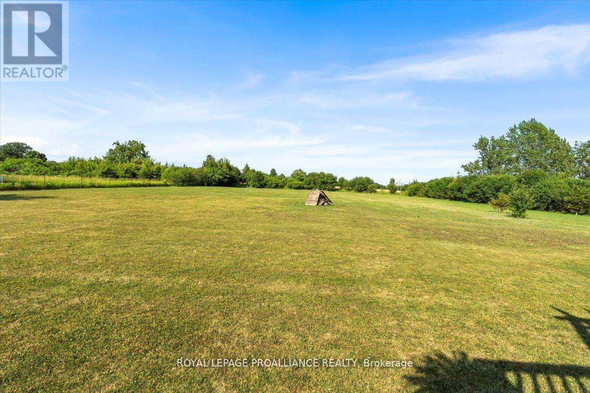 20846 Loyalist Parkway, Prince Edward County, Ontario  K0K 1T0 - Photo 38 - X12400343