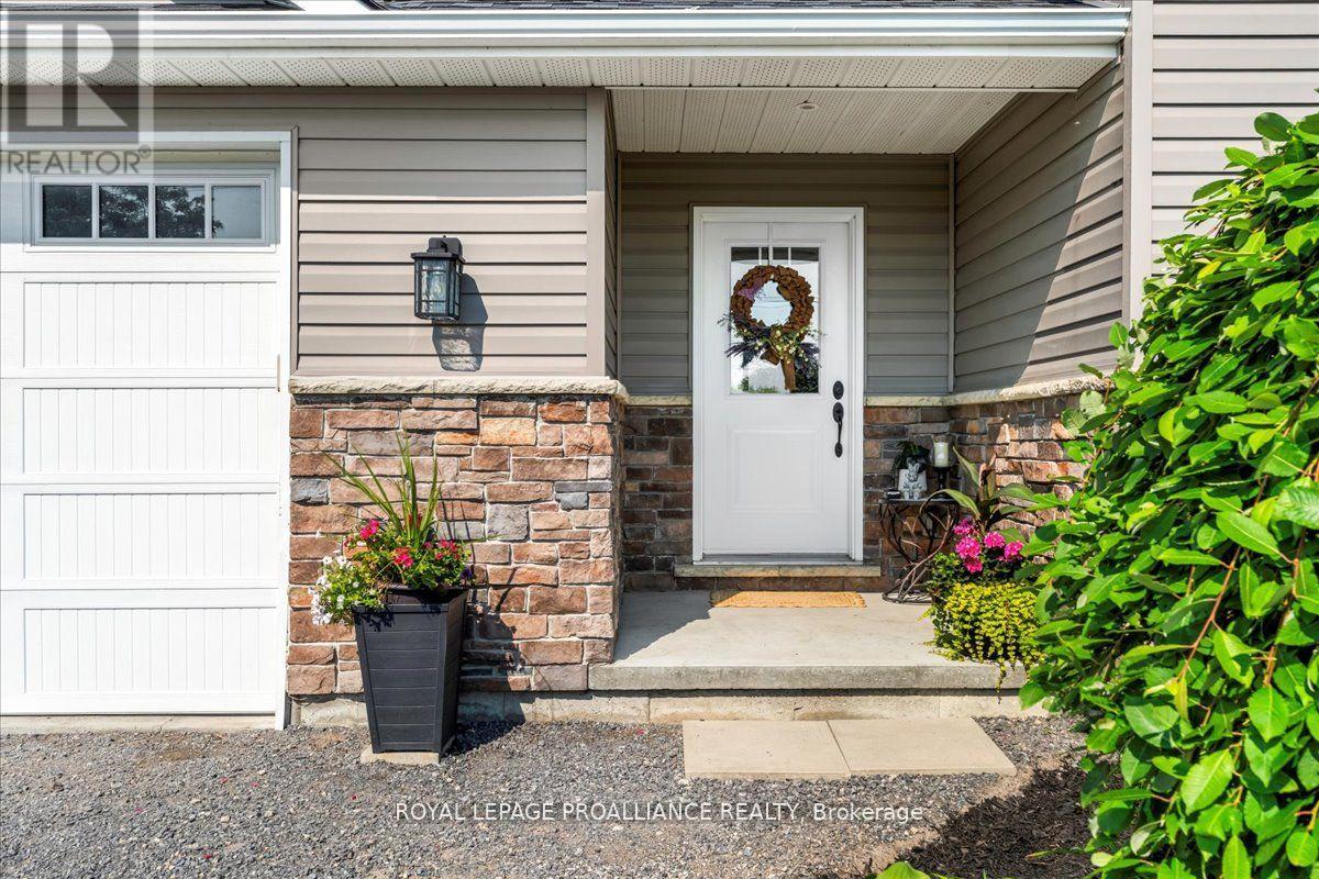 20846 Loyalist Parkway, Prince Edward County, Ontario  K0K 1T0 - Photo 46 - X12400343