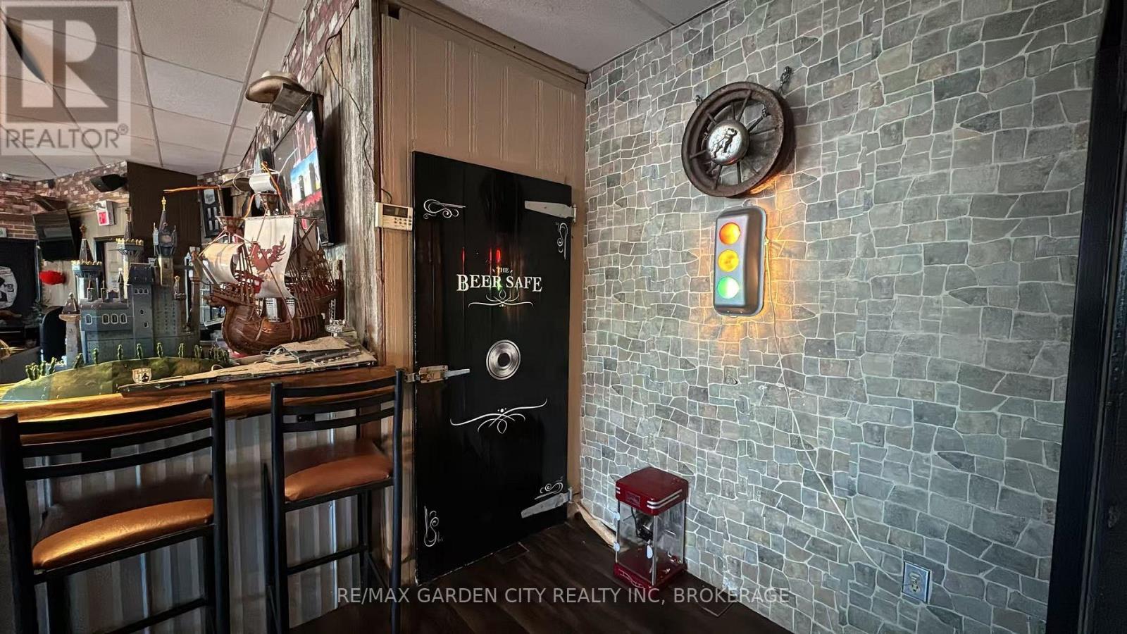 4 - 455 Merritt Street, St. Catharines, Ontario  L2P 1P2 - Photo 14 - X12400285