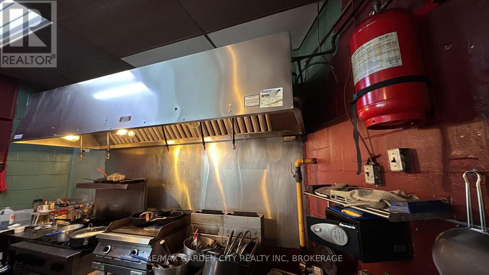 4 - 455 Merritt Street, St. Catharines, Ontario  L2P 1P2 - Photo 2 - X12400285