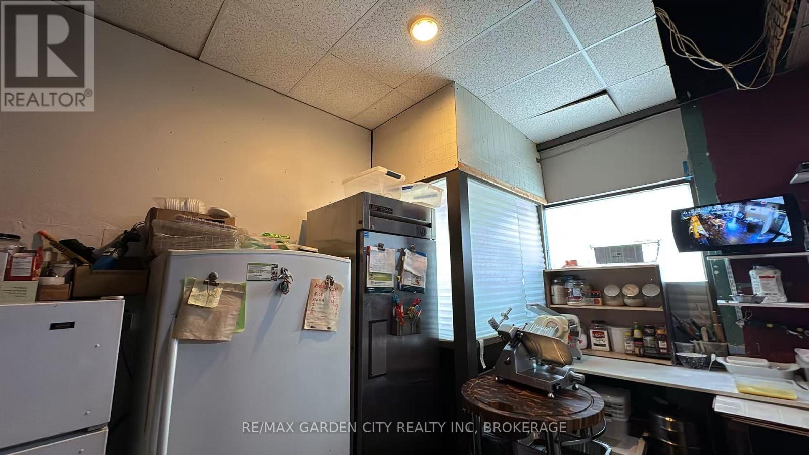 4 - 455 Merritt Street, St. Catharines, Ontario  L2P 1P2 - Photo 5 - X12400285