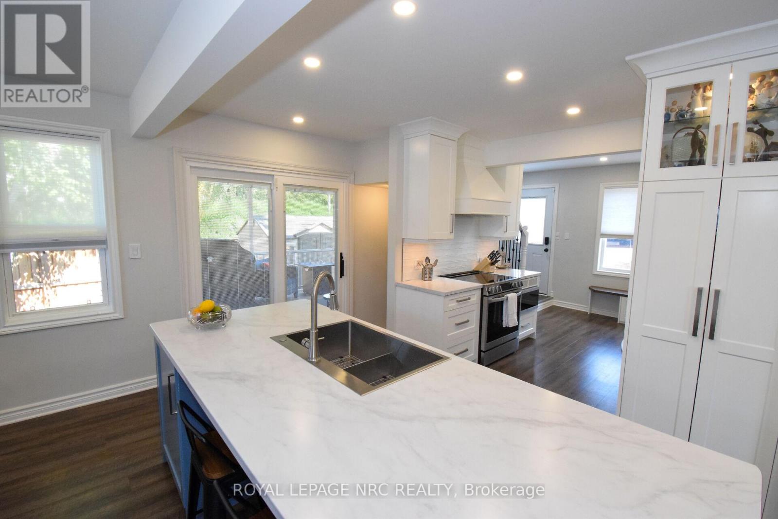 128 Haig Street, St. Catharines, Ontario  L2R 6L2 - Photo 10 - X12400337