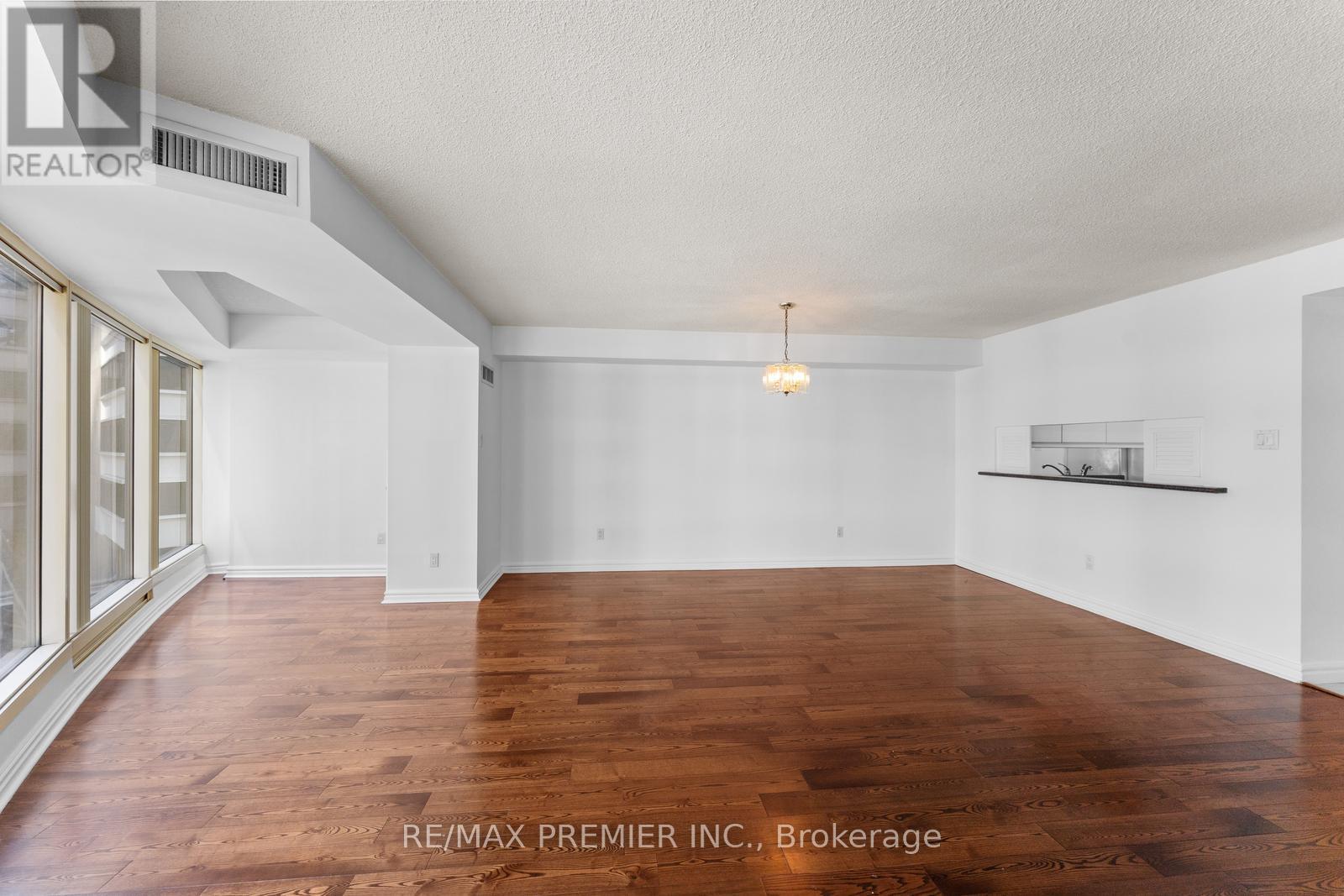 502 - 33 University Avenue, Toronto, Ontario  M5J 2S7 - Photo 10 - C12400133