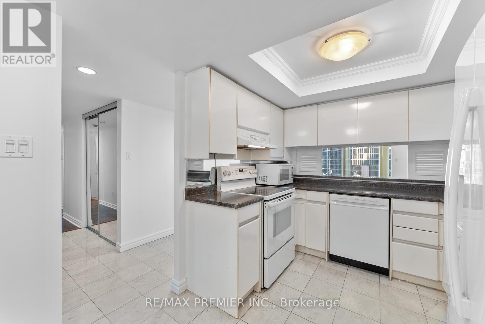 502 - 33 University Avenue, Toronto, Ontario  M5J 2S7 - Photo 14 - C12400133