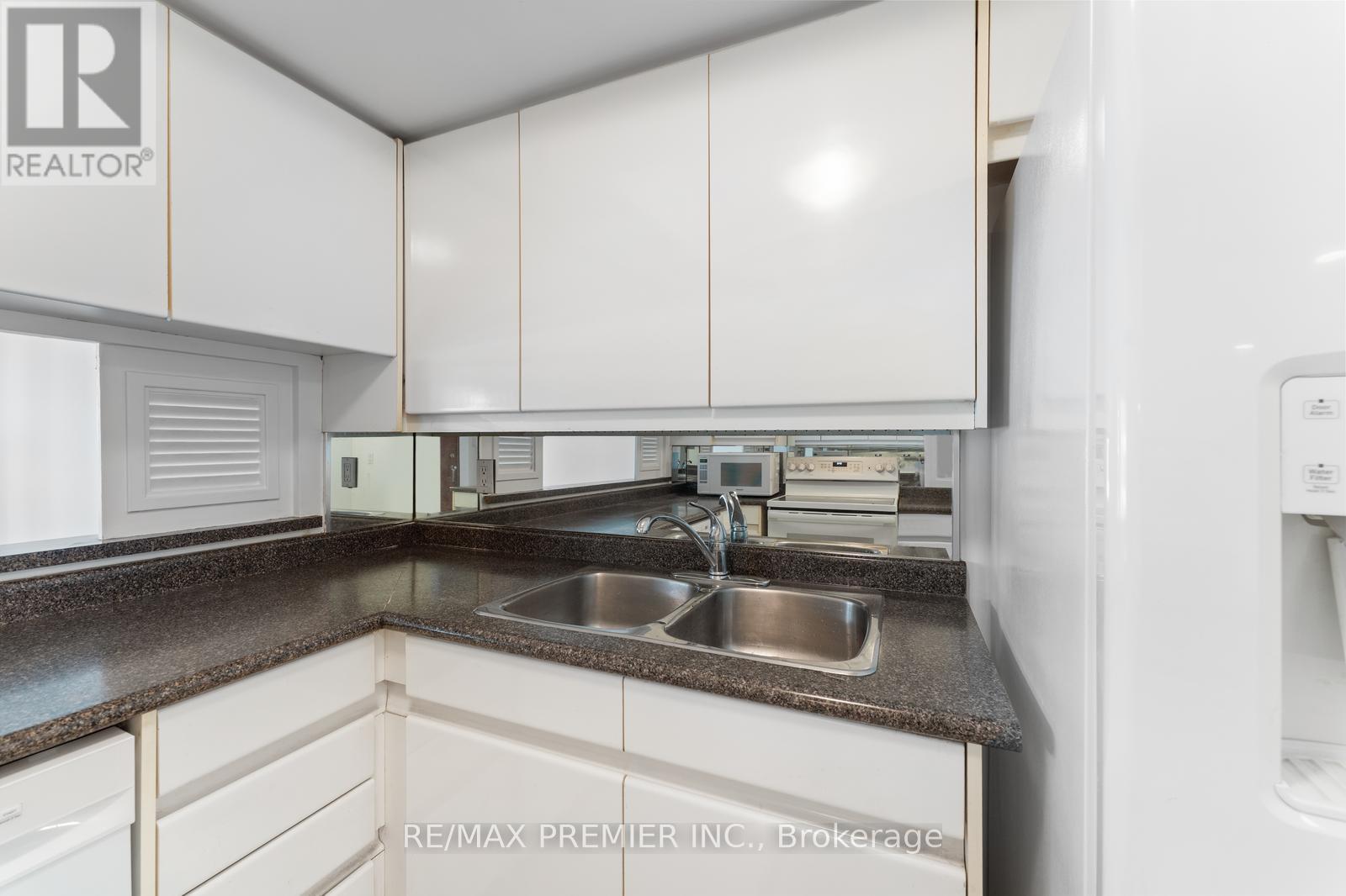 502 - 33 University Avenue, Toronto, Ontario  M5J 2S7 - Photo 16 - C12400133