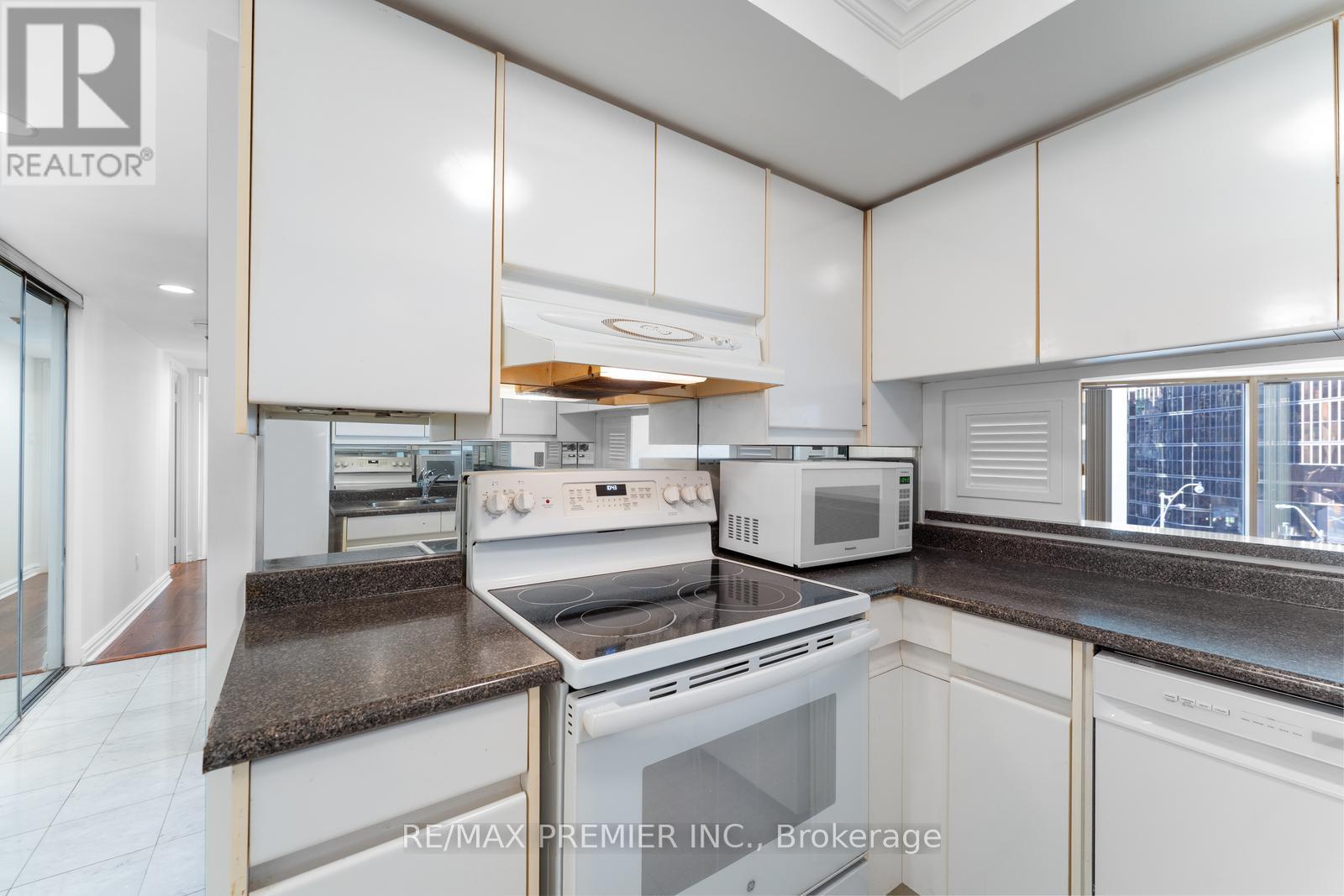 502 - 33 University Avenue, Toronto, Ontario  M5J 2S7 - Photo 17 - C12400133