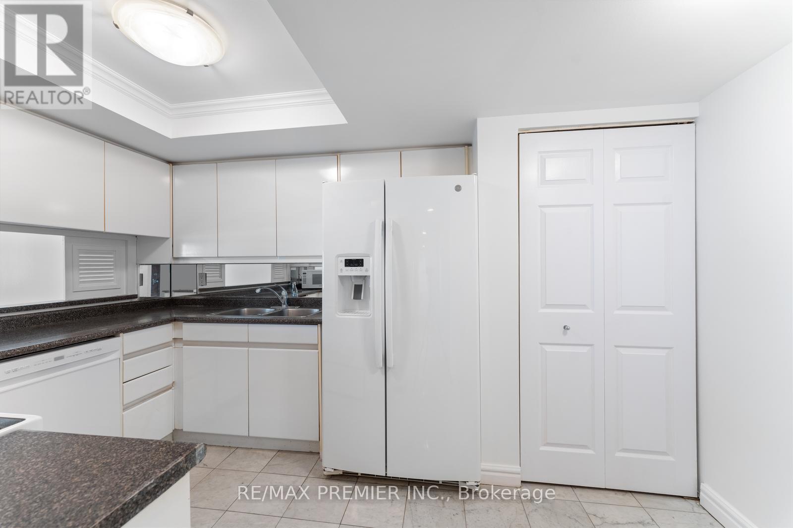 502 - 33 University Avenue, Toronto, Ontario  M5J 2S7 - Photo 18 - C12400133