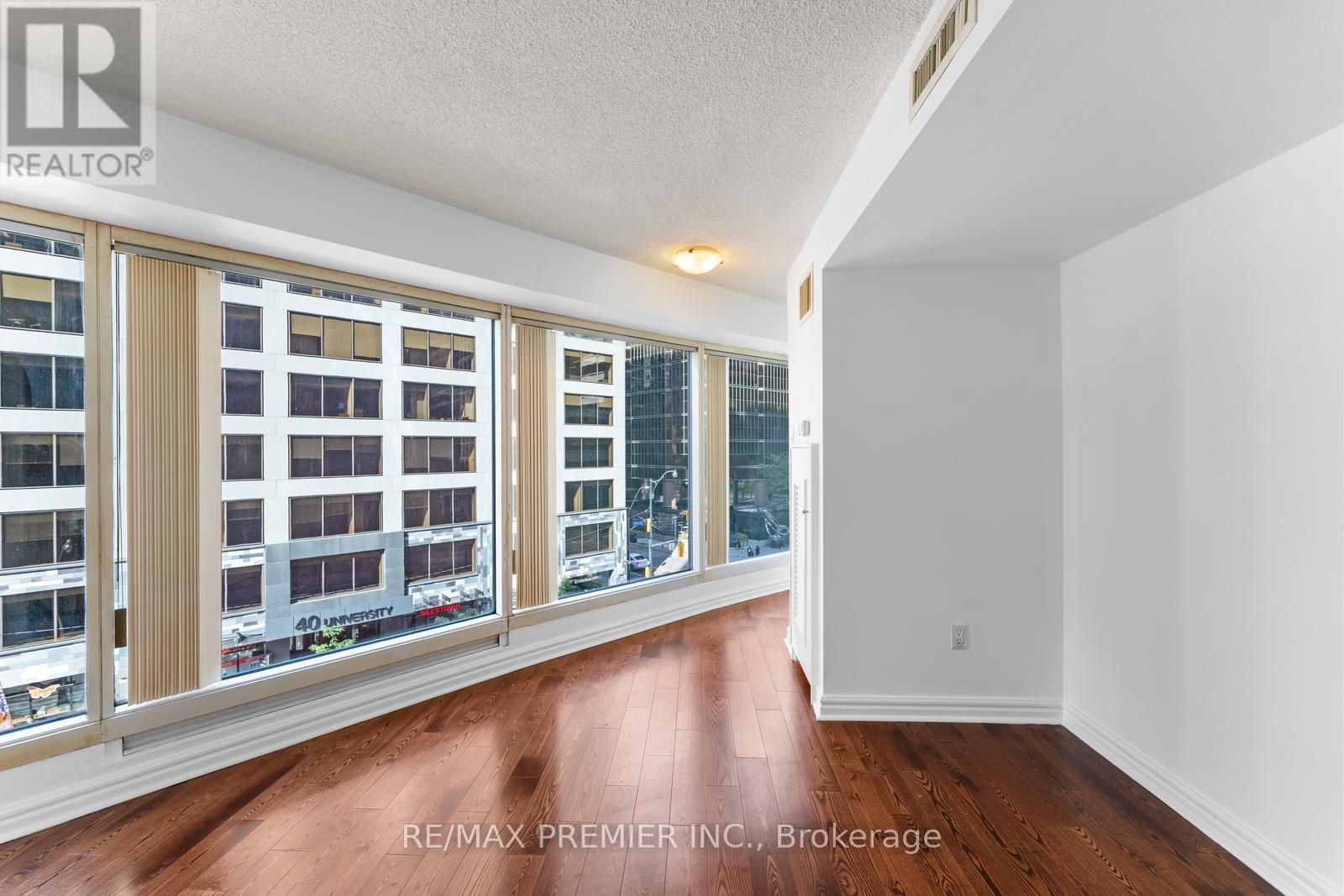 502 - 33 University Avenue, Toronto, Ontario  M5J 2S7 - Photo 19 - C12400133