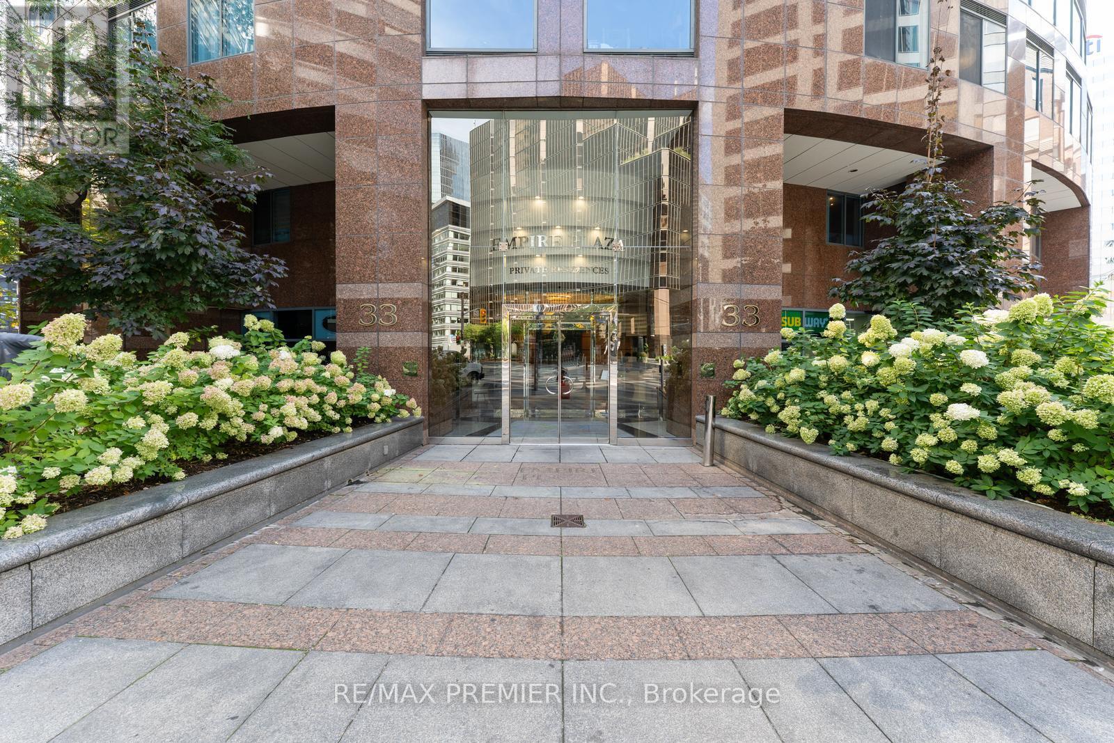502 - 33 University Avenue, Toronto, Ontario  M5J 2S7 - Photo 2 - C12400133