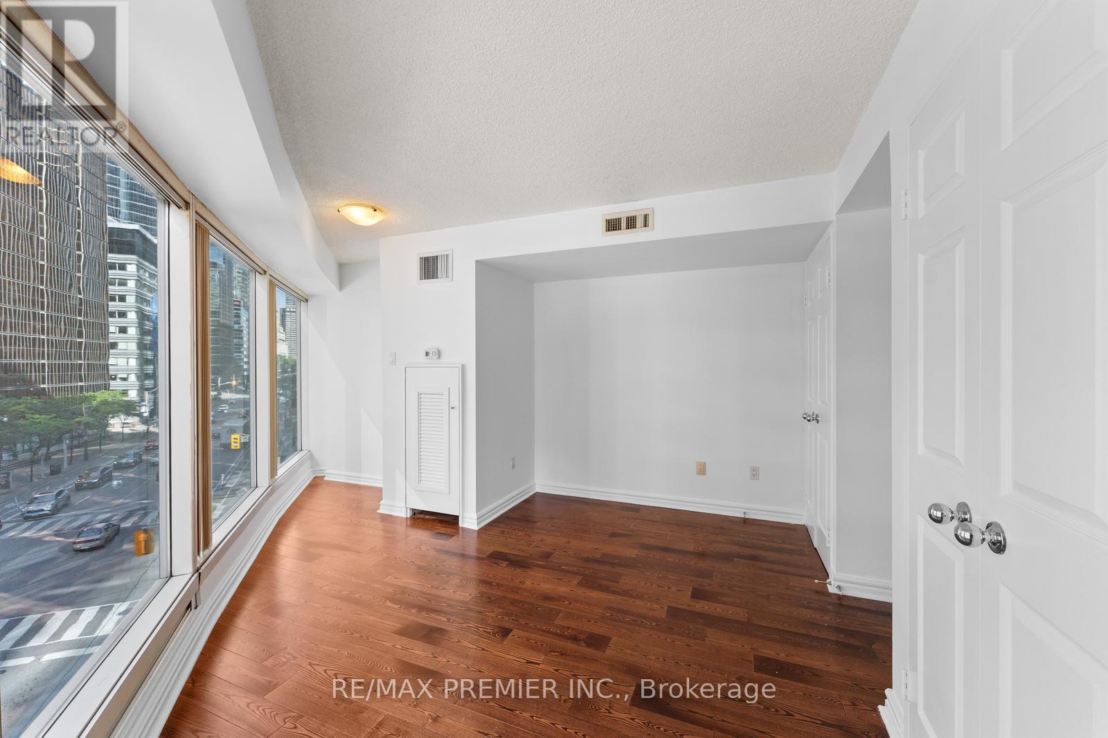 502 - 33 University Avenue, Toronto, Ontario  M5J 2S7 - Photo 21 - C12400133