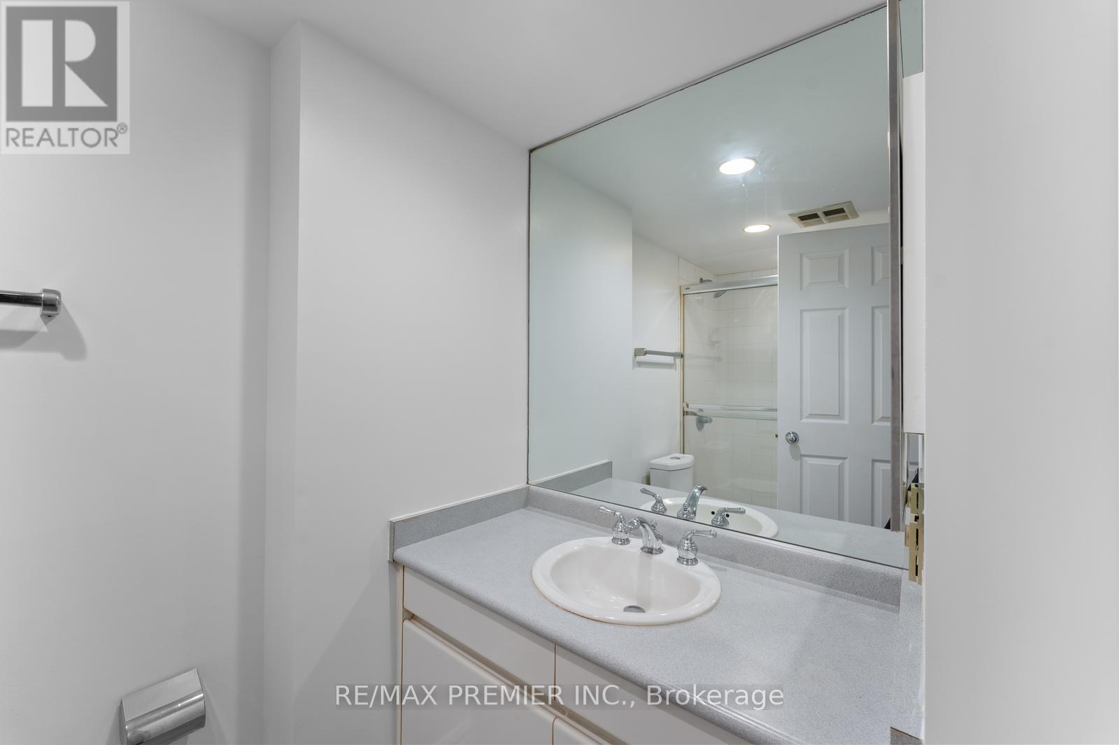 502 - 33 University Avenue, Toronto, Ontario  M5J 2S7 - Photo 22 - C12400133