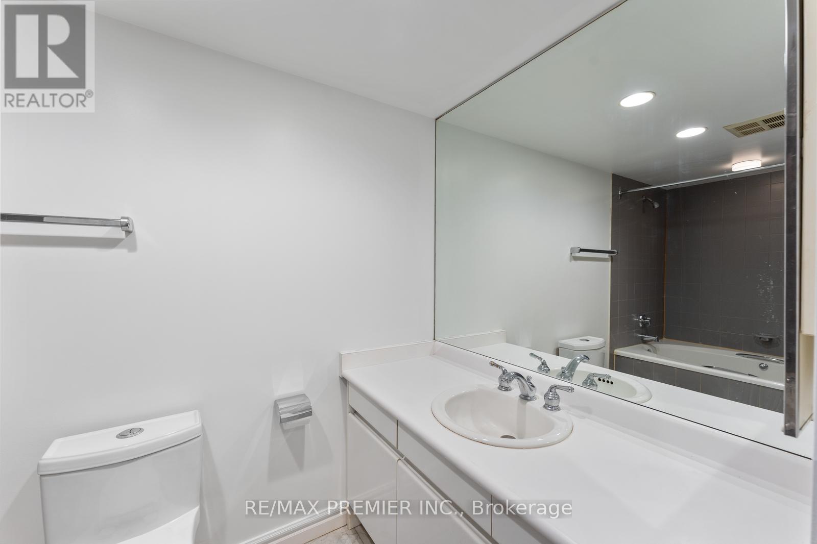 502 - 33 University Avenue, Toronto, Ontario  M5J 2S7 - Photo 27 - C12400133