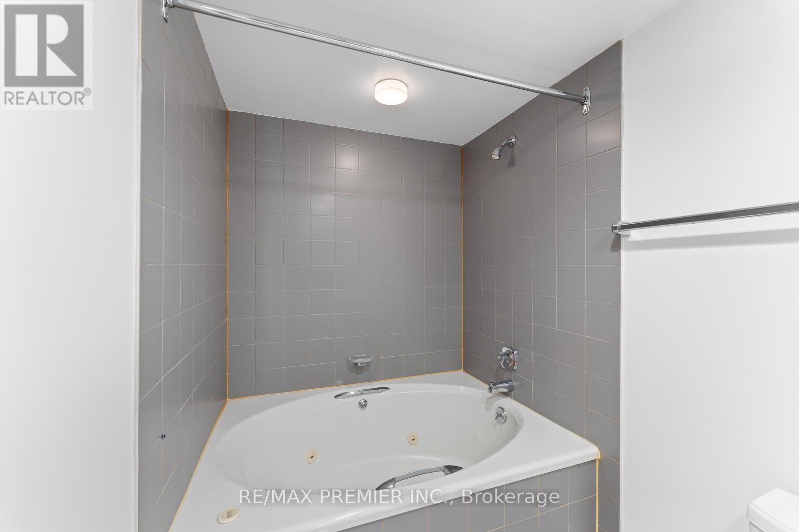 502 - 33 University Avenue, Toronto, Ontario  M5J 2S7 - Photo 28 - C12400133