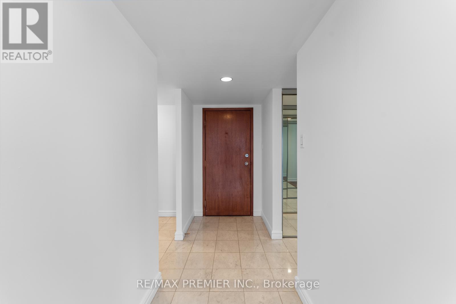 502 - 33 University Avenue, Toronto, Ontario  M5J 2S7 - Photo 6 - C12400133