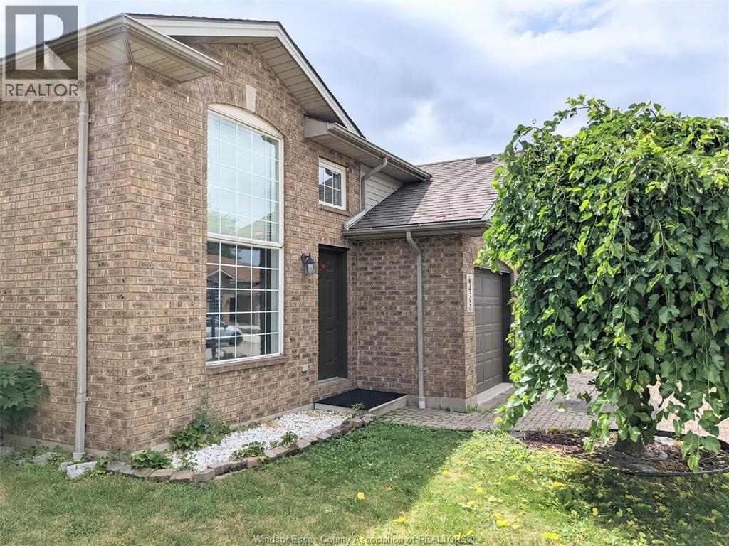 435 Merrill, Lasalle, Ontario  N9J 3R2 - Photo 2 - 25023261