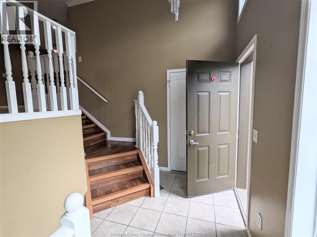 435 Merrill, Lasalle, Ontario  N9J 3R2 - Photo 5 - 25023261