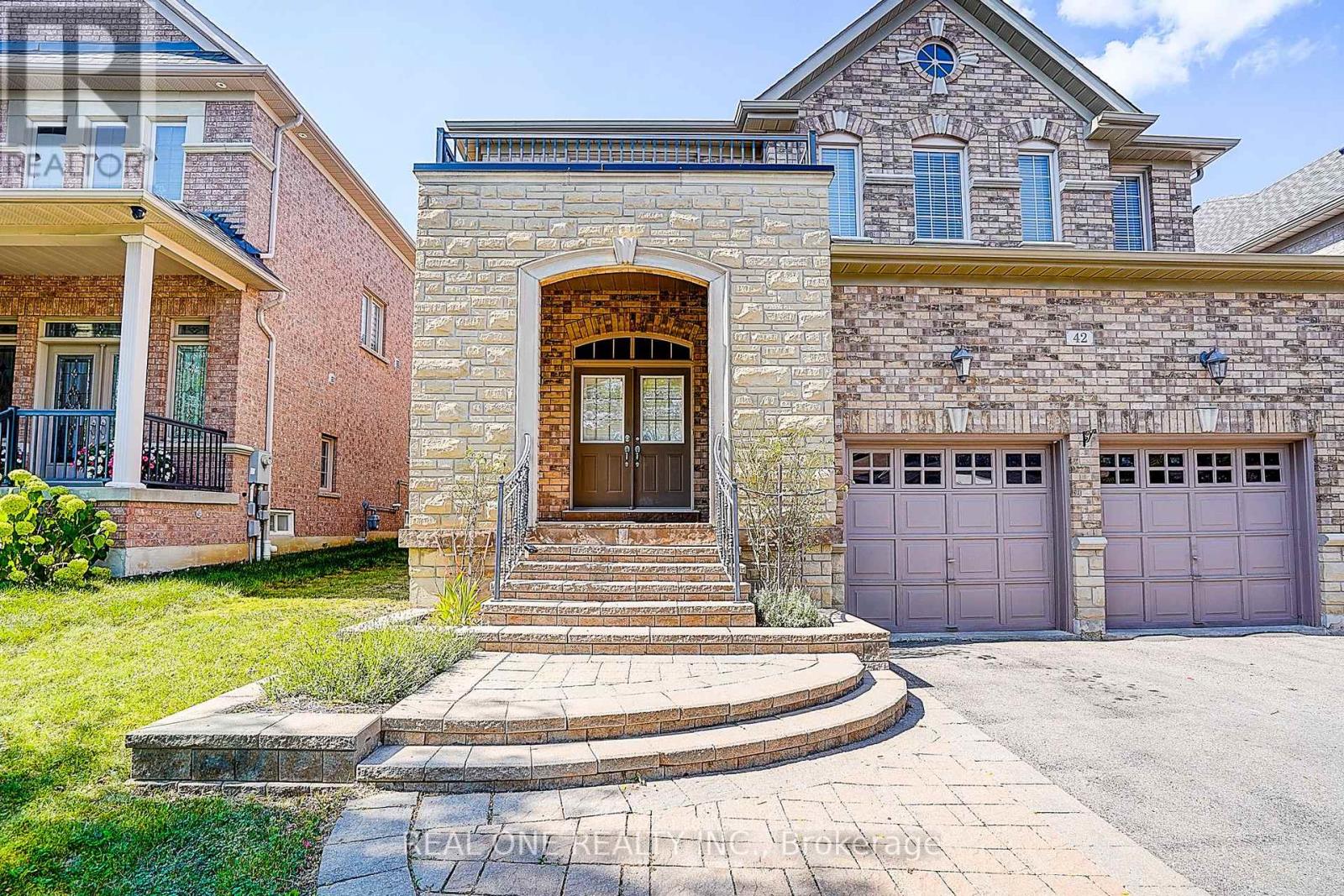 42 Donzi Lane, Vaughan, Ontario  L6A 0G8 - Photo 2 - N12400141