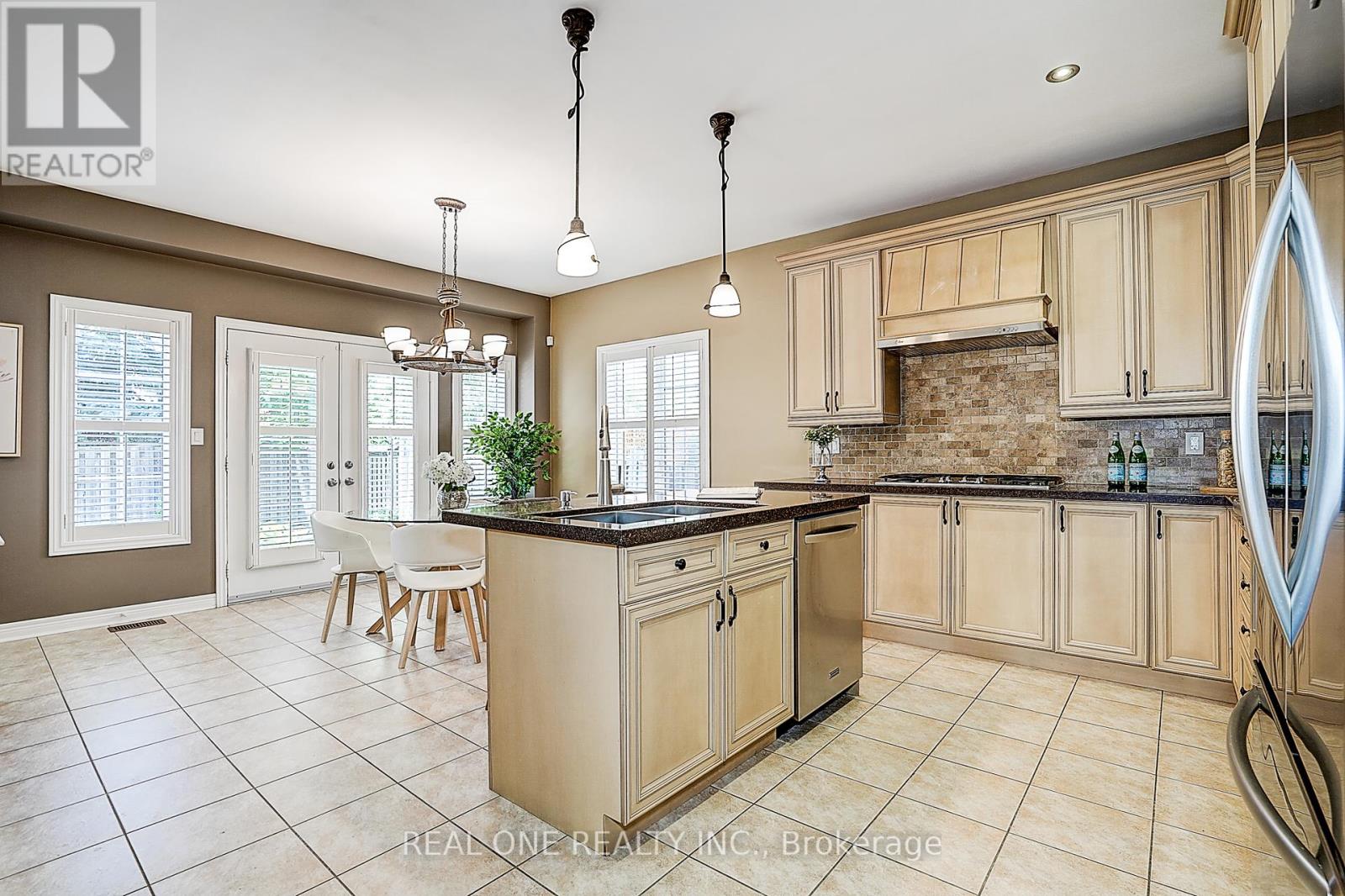 42 Donzi Lane, Vaughan, Ontario  L6A 0G8 - Photo 20 - N12400141