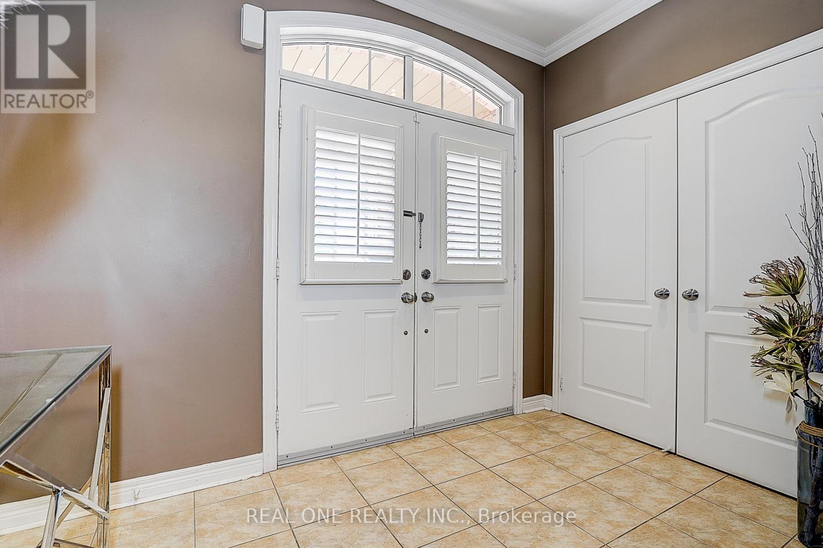 42 Donzi Lane, Vaughan, Ontario  L6A 0G8 - Photo 3 - N12400141