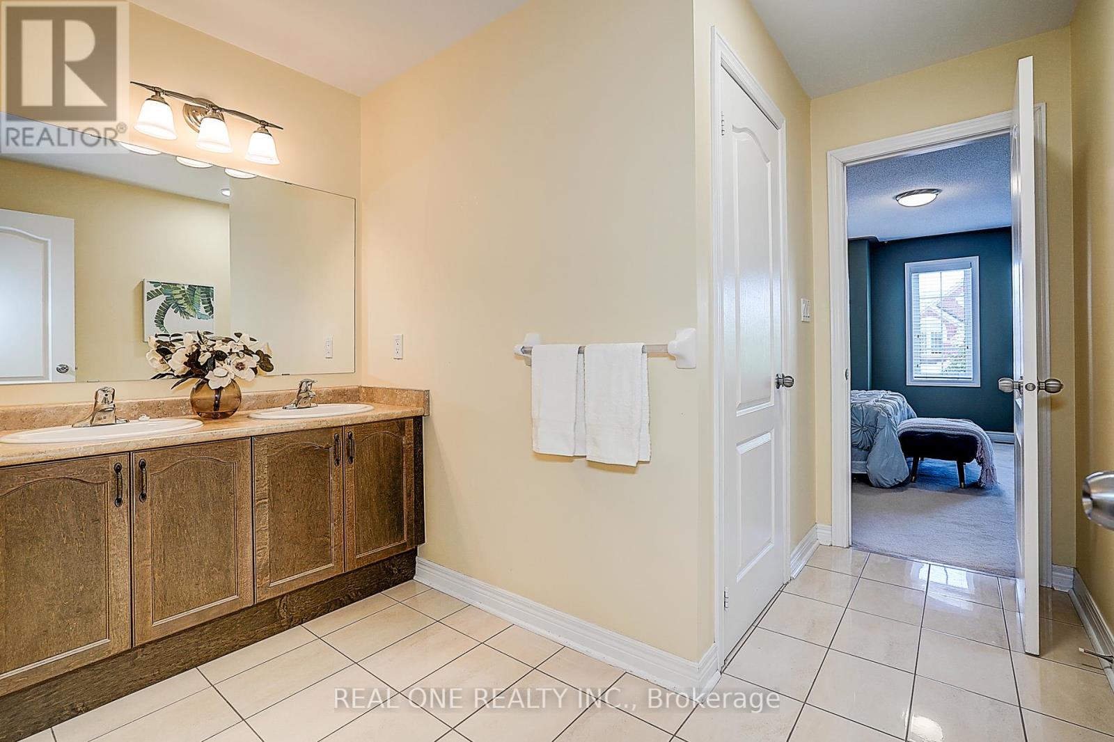 42 Donzi Lane, Vaughan, Ontario  L6A 0G8 - Photo 37 - N12400141
