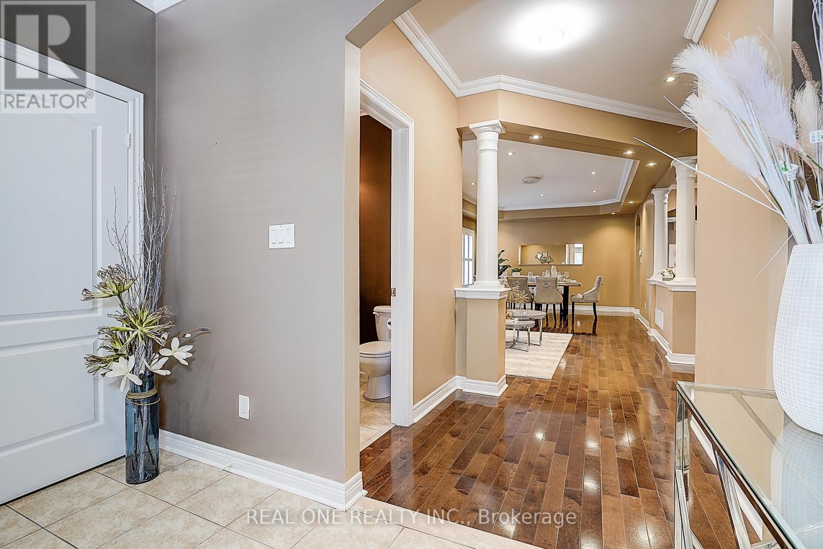 42 Donzi Lane, Vaughan, Ontario  L6A 0G8 - Photo 4 - N12400141