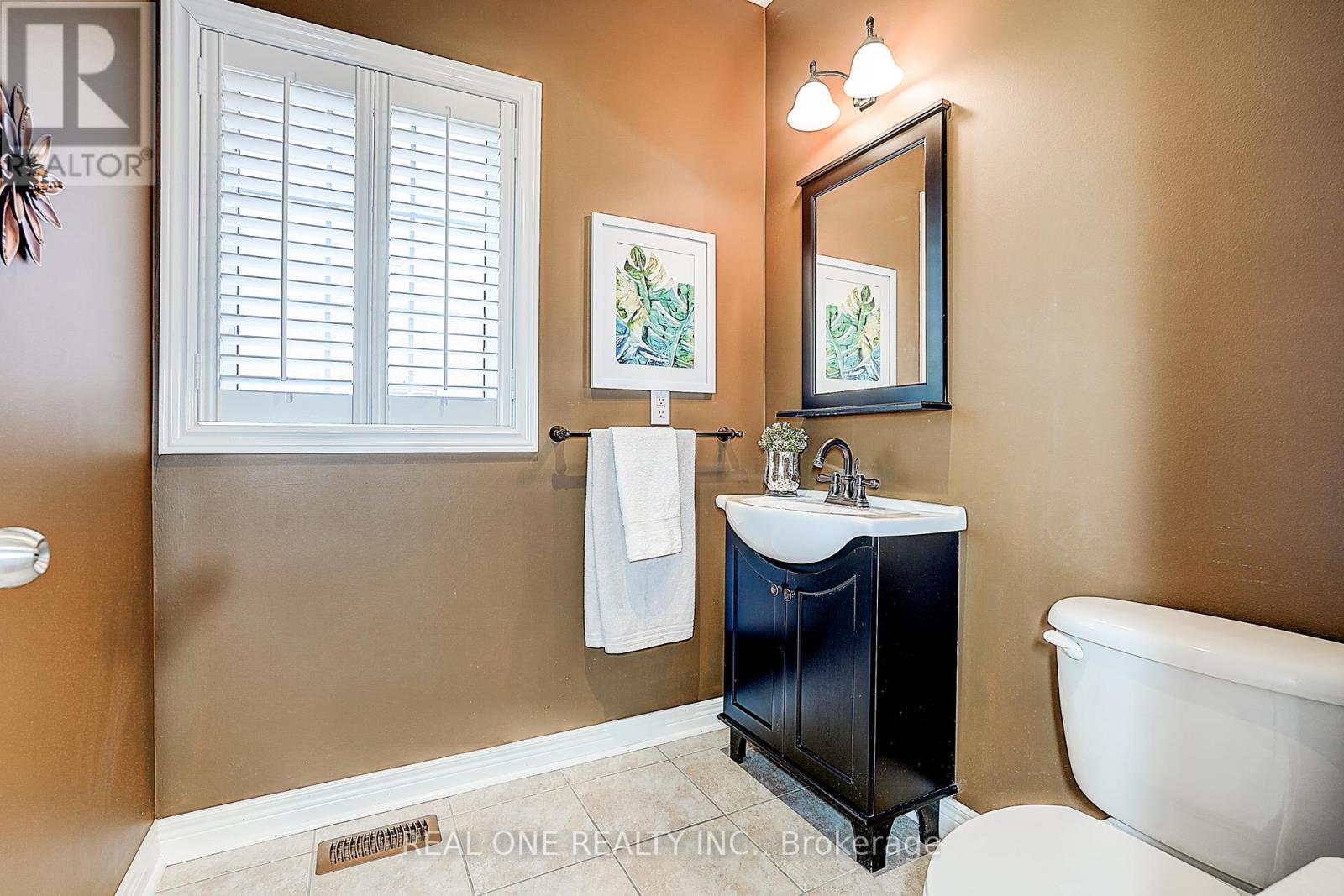 42 Donzi Lane, Vaughan, Ontario  L6A 0G8 - Photo 6 - N12400141