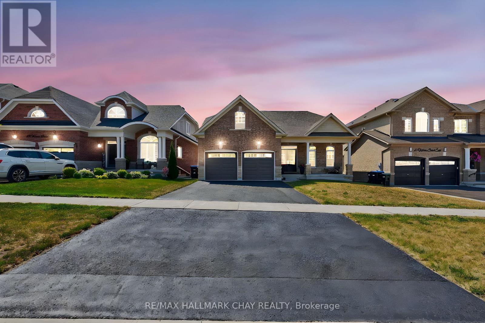 47 Victoria Street E, Innisfil, Ontario  L0L 1L0 - Photo 1 - N12400143