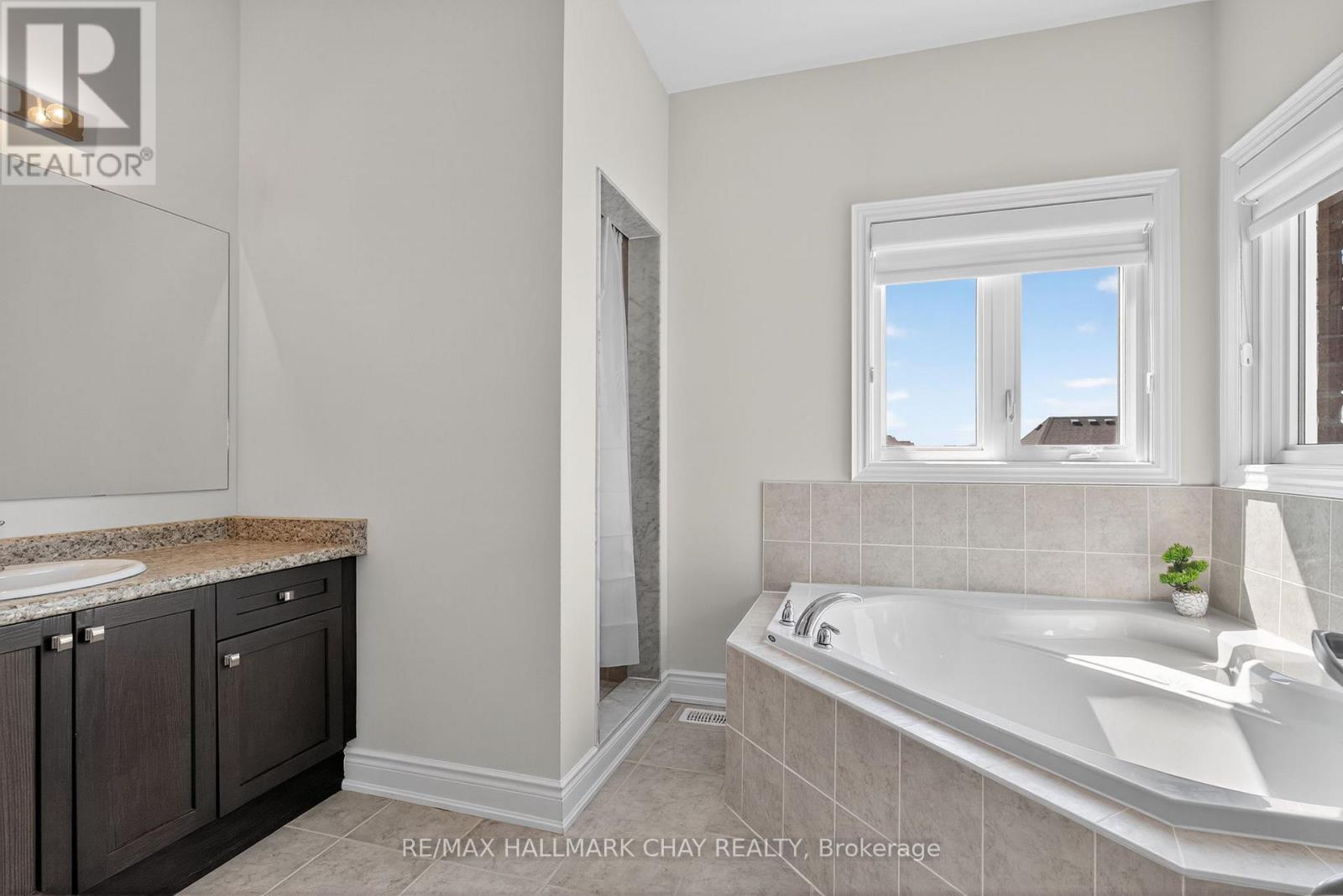 47 Victoria Street E, Innisfil, Ontario  L0L 1L0 - Photo 24 - N12400143