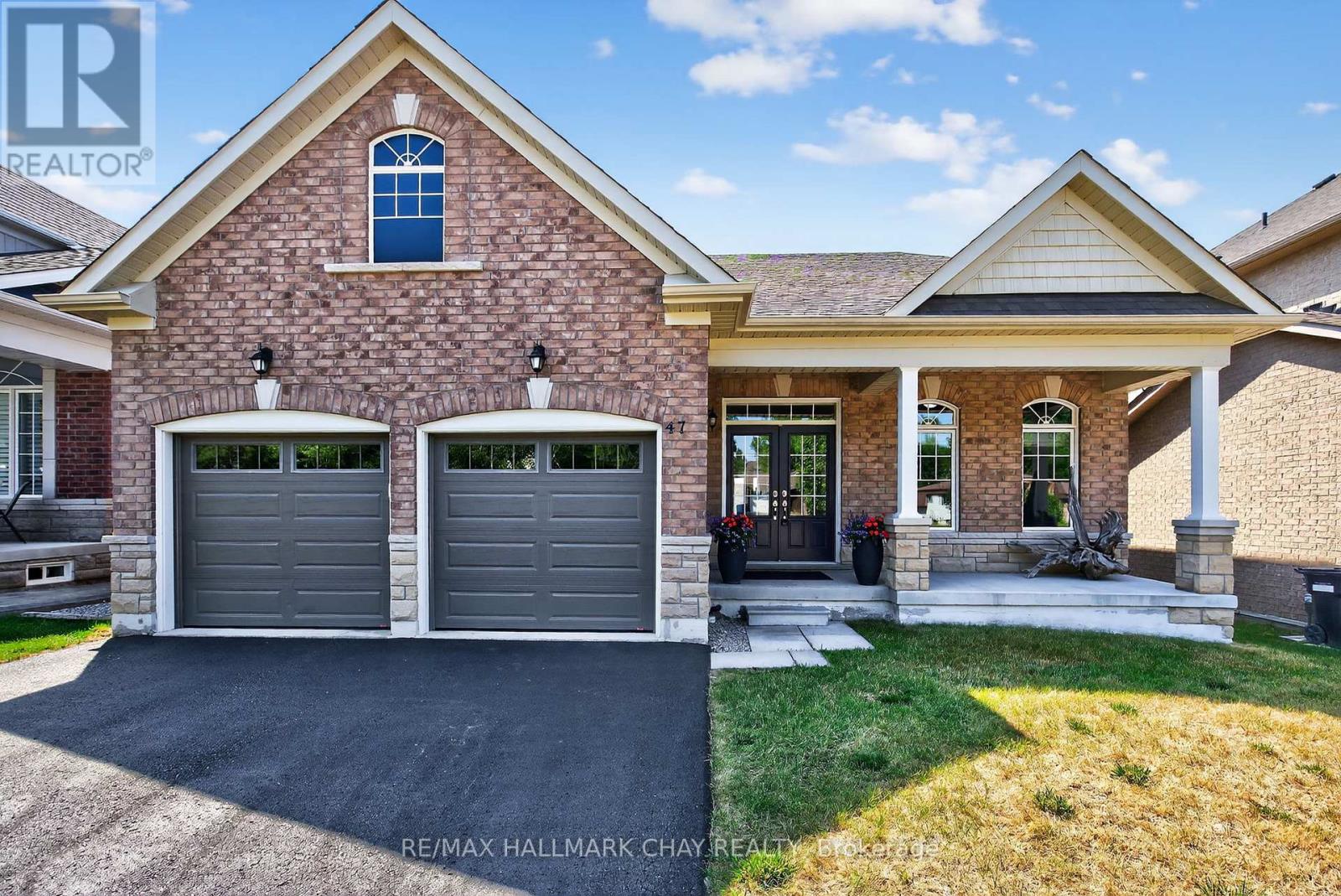 47 Victoria Street E, Innisfil, Ontario  L0L 1L0 - Photo 4 - N12400143
