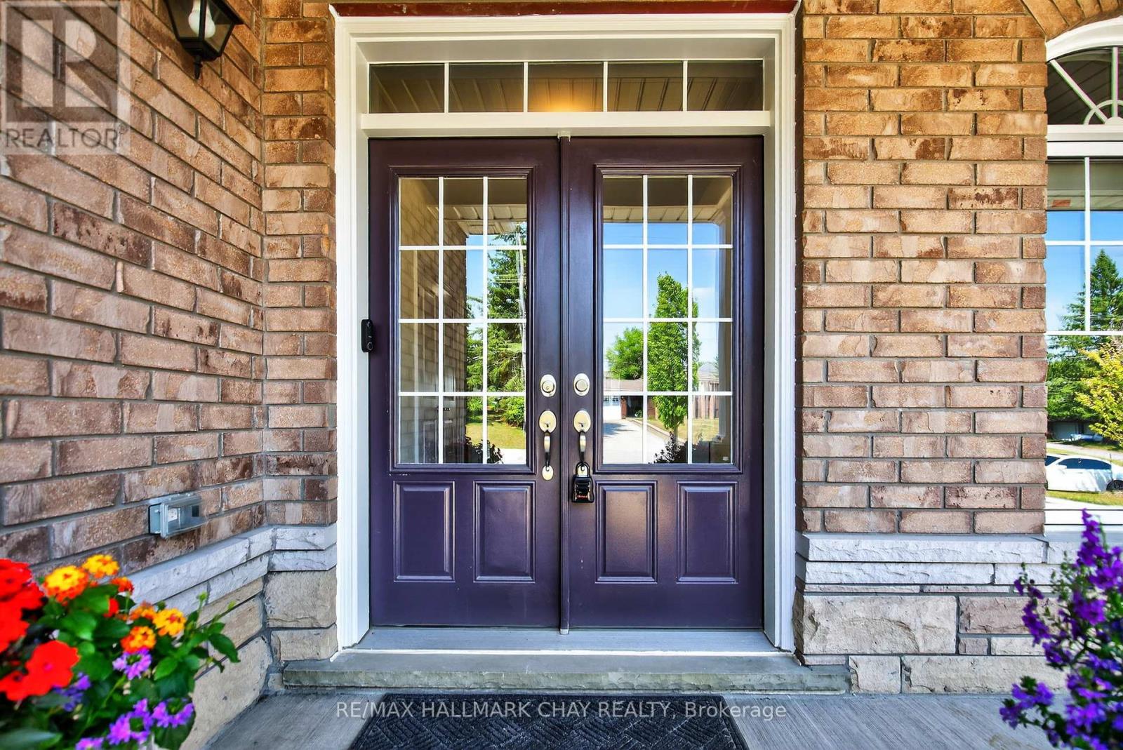 47 Victoria Street E, Innisfil, Ontario  L0L 1L0 - Photo 6 - N12400143
