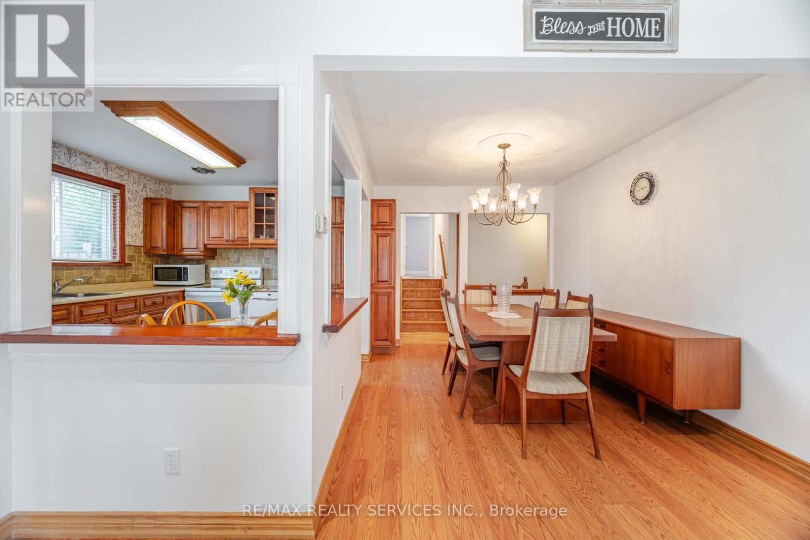 6 Glenmore Crescent, Brampton, Ontario  L6S 1H8 - Photo 11 - W12400117